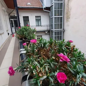 violet-apartman.inbudapesthotels.com/